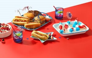 零售商以创意美食拼盘、烧烤经典和数字优惠，让后院聚会变得难忘